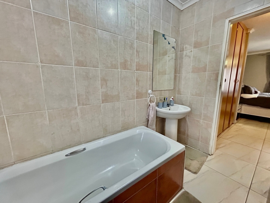 To Let 3 Bedroom Property for Rent in Waterval East North West
